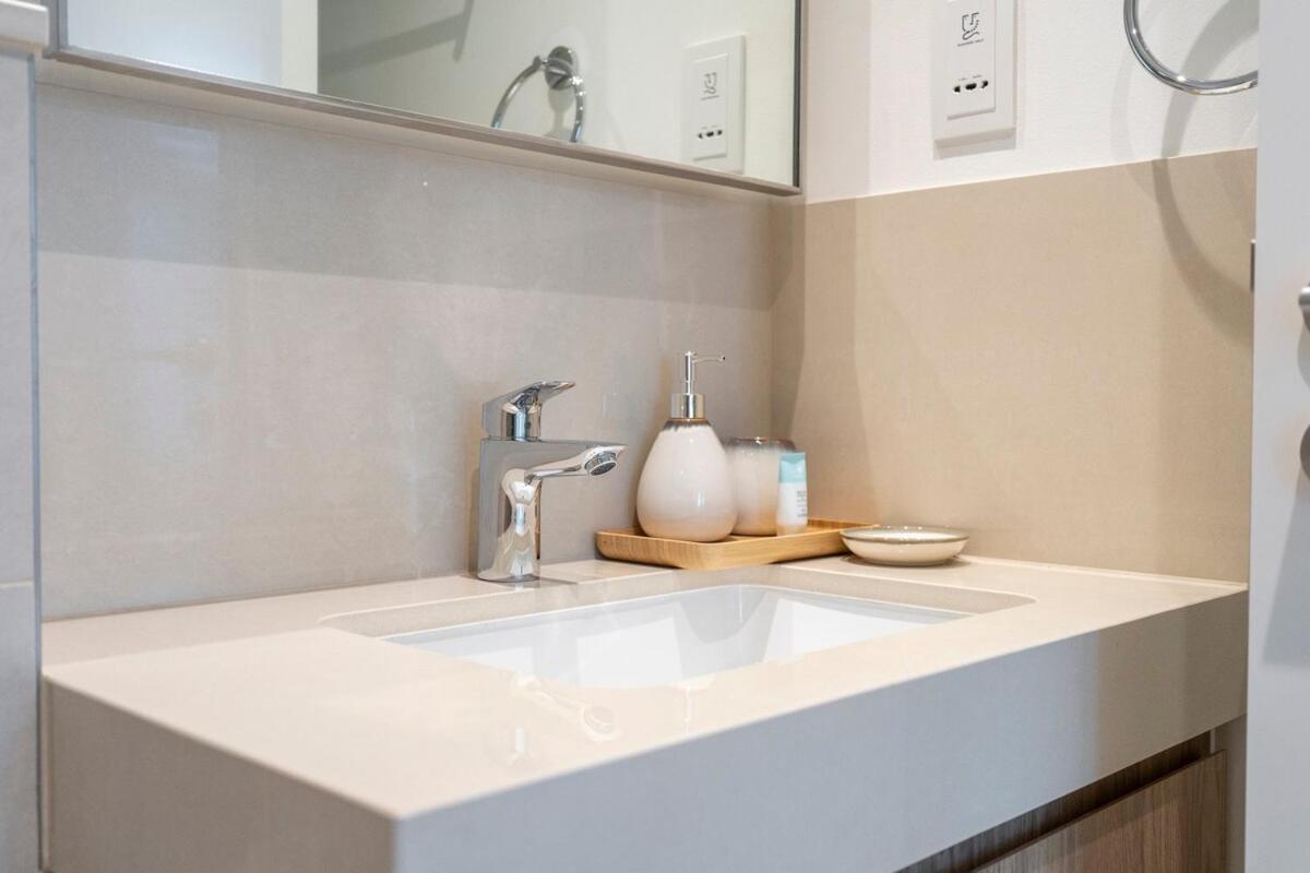 Apartment Beautiful 2-br Flat In Downtown Luxury Living At Its
